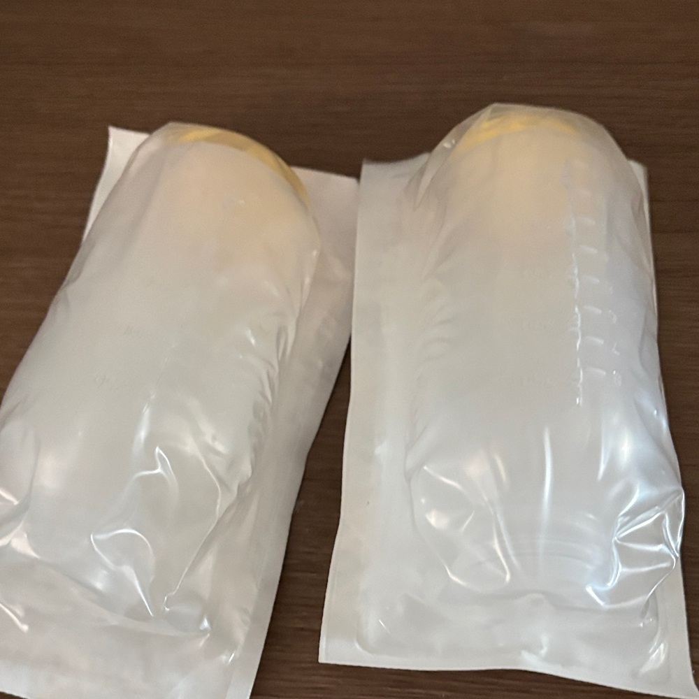 Medela White and Blue 250 ml Breast Milk Storage Pouches - Pack of 2
